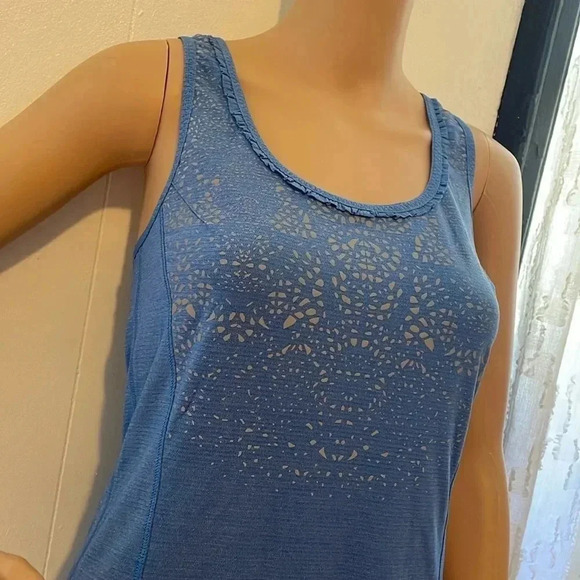 Lululemon athletic top - Picture 5 of 12